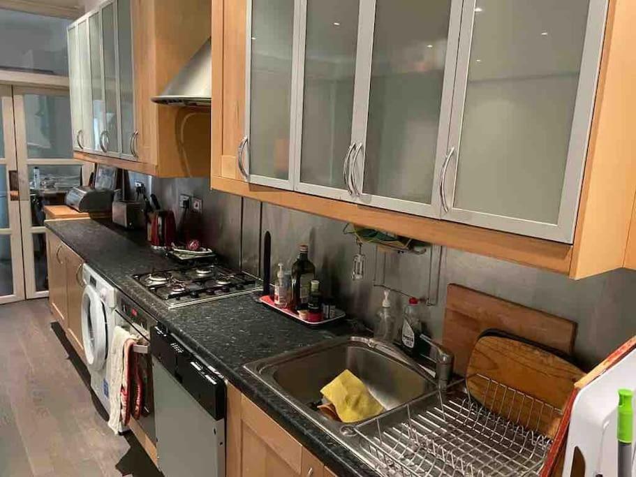 Large Studio Flat In Kensington Лондон Экстерьер фото