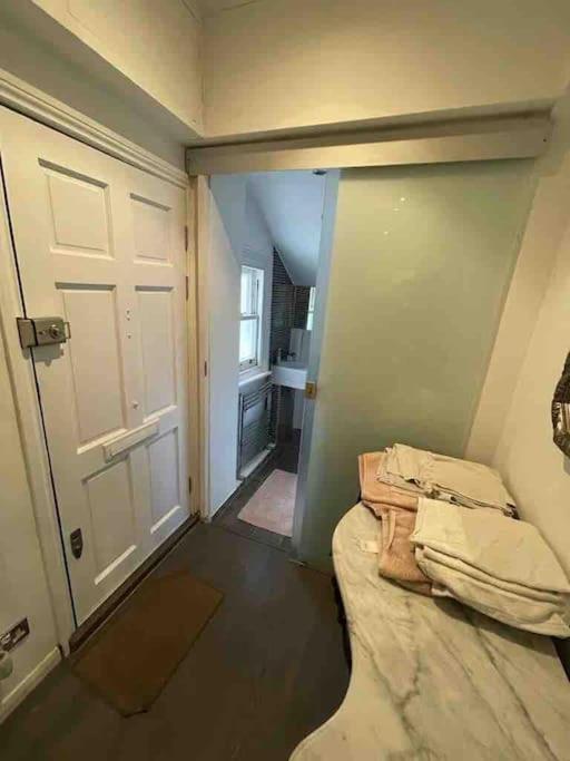 Large Studio Flat In Kensington Лондон Экстерьер фото